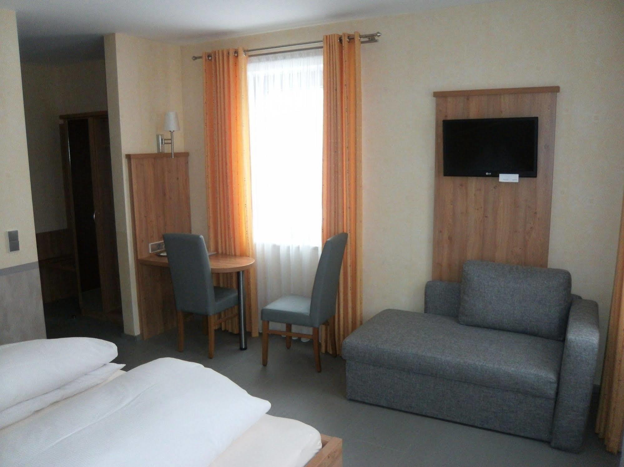 Hotel Garni Illertal Альтенштадт Экстерьер фото